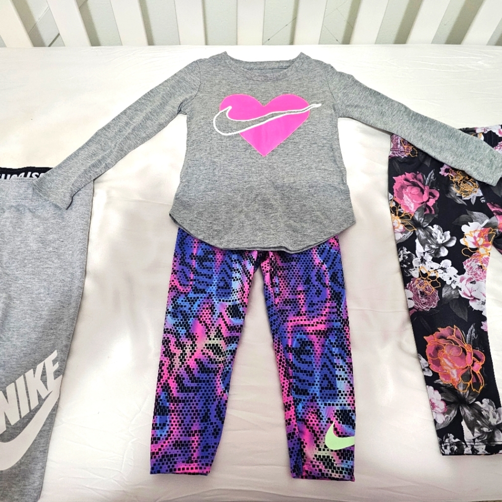 Girls  2T nike clothes